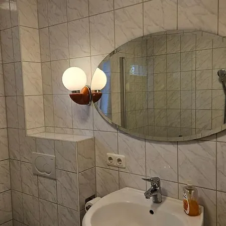 Doppelhaus, 3-4 Zimmer, 3-5 Betten, 3 Badezimmer, Kueche Appartement Altötting