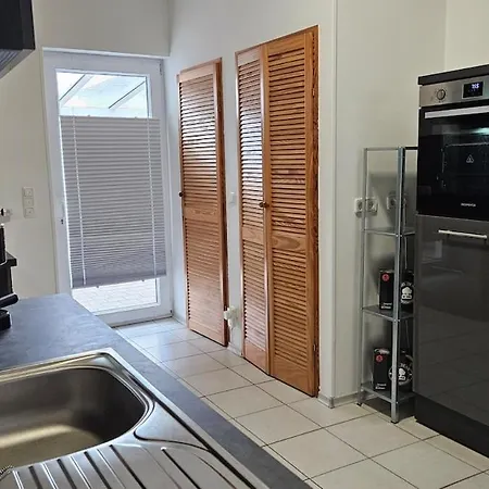 Doppelhaus, 3-4 Zimmer, 3-5 Betten, 3 Badezimmer, Kueche Appartement *
