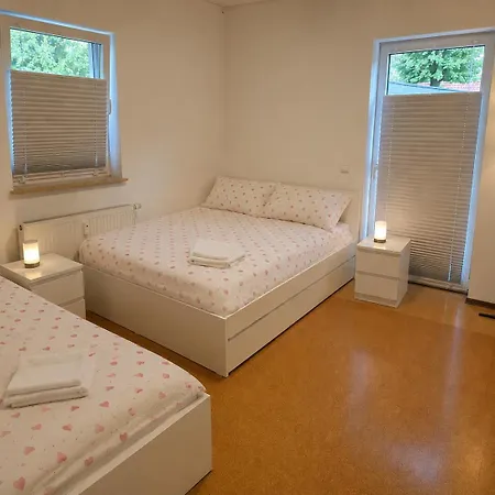 Doppelhaus, 3-4 Zimmer, 3-5 Betten, 3 Badezimmer, Kueche * Altötting